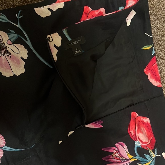 Bundle! All are size 10! 4 are Ann Taylor, 1 is LOFT. All in great condition! - Picture 7 of 16